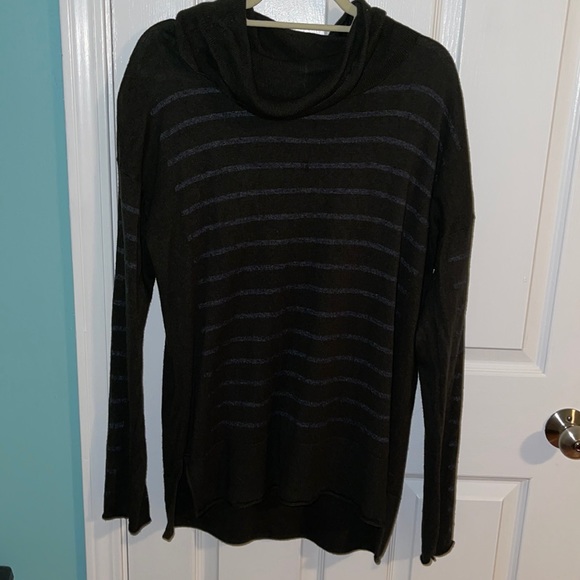 Sweater - Picture 1 of 1